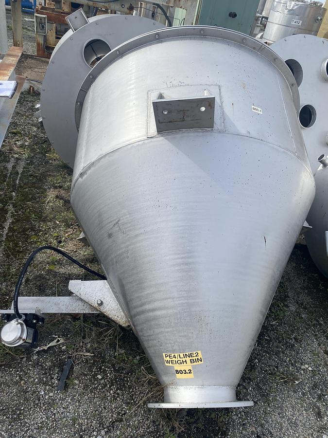 Used Used approximately 40 cu. ft.  stainless steel vertical hopper