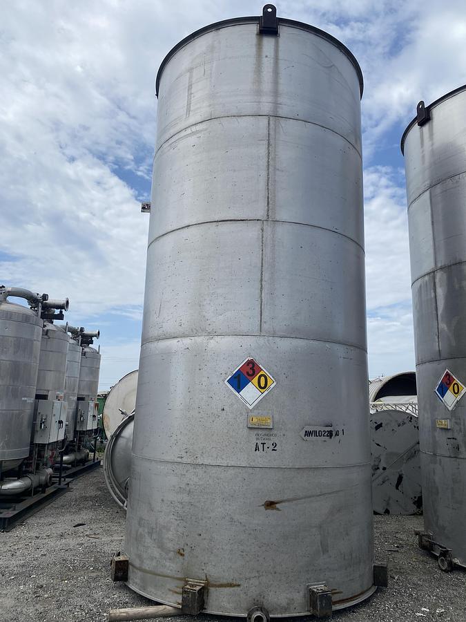 Used Used Industrial Air Inc. approximately 10,000 gallon 304 stainless steel storage tank
