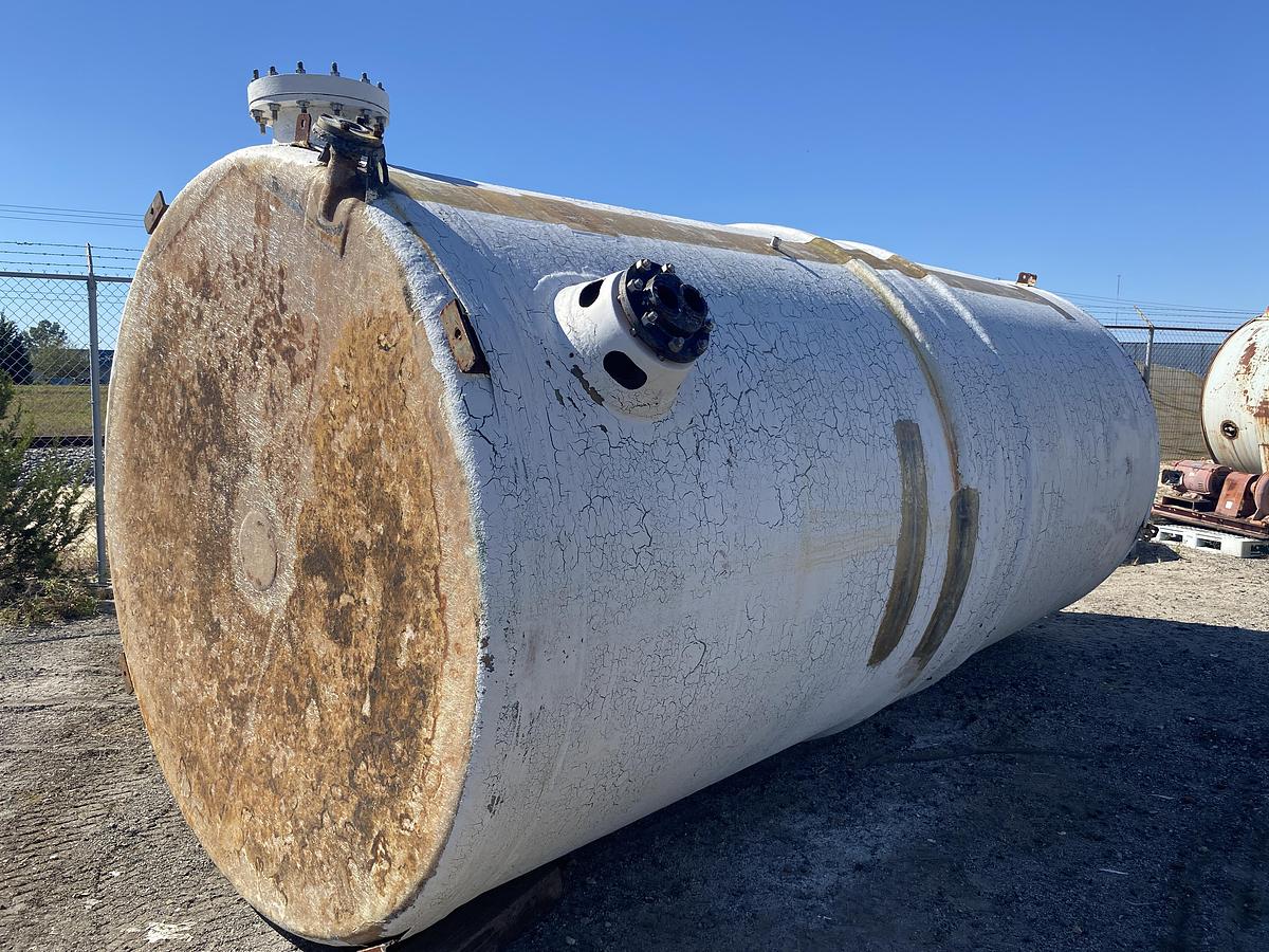 Used Used Owens Corning 5600  gallon fiberglass vertical storage tank