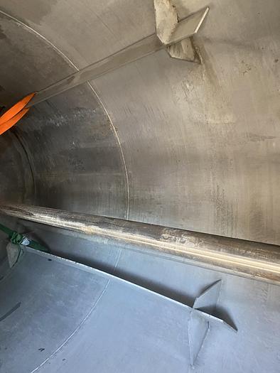Used Used approximately 2300 gallon stainless steel mix tank. 80" diameter X 9' high straight side