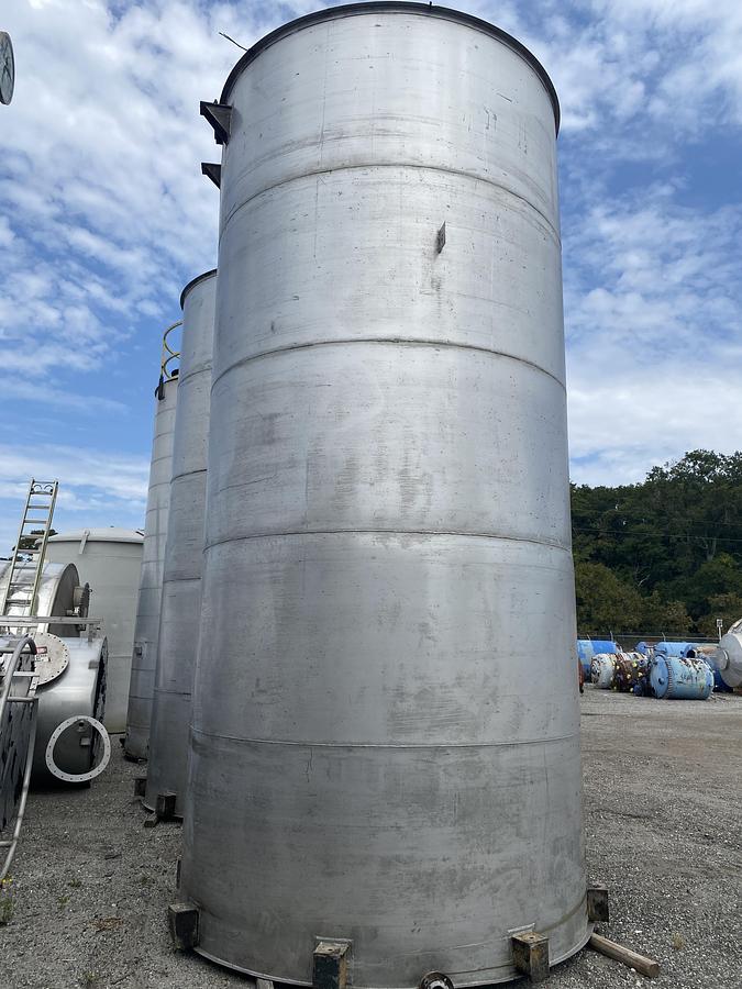 Used Used Industrial Air Inc. approximately 10,000 gallon 304 stainless steel storage tank