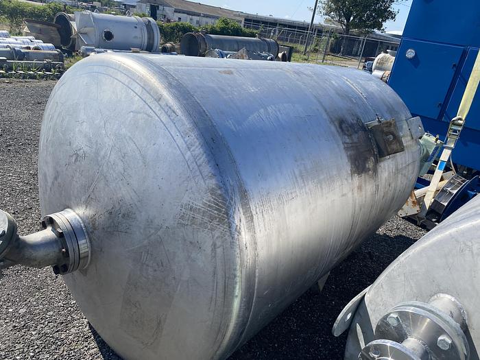 Used Used Alloy Fabricators Inc. approximately 1000 gallon 304 stainless steel vertical mix tank