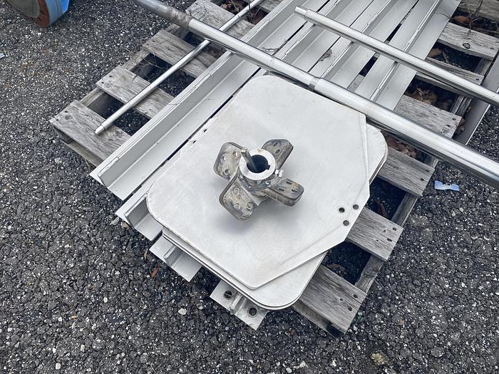 Used 4-blade agitator driven by Lightnin series 10 drive