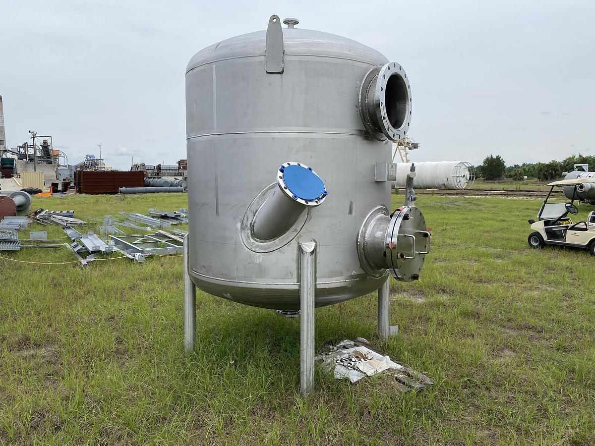 Used Unused Tate Metal Works approximately 800 gallon 2205 duplex stainless steel vertical pressure tank.