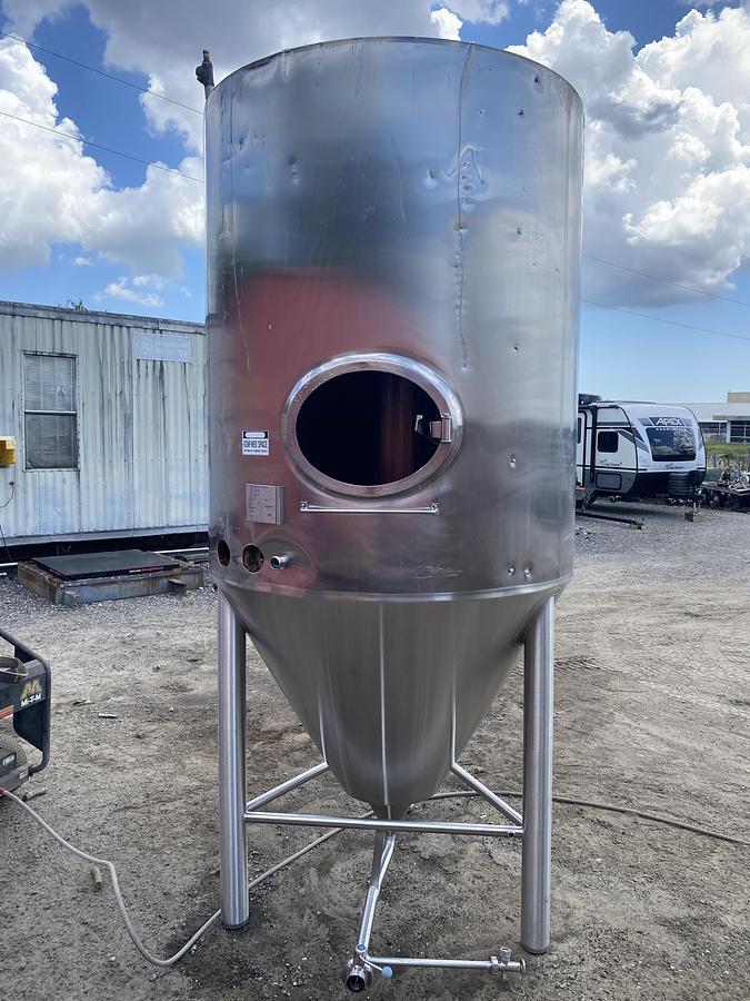 Used Used Deutshe Babcock BTE Gruppe Bdag 2600L/680 gallon 304 stainless steel vertical jacketed tank