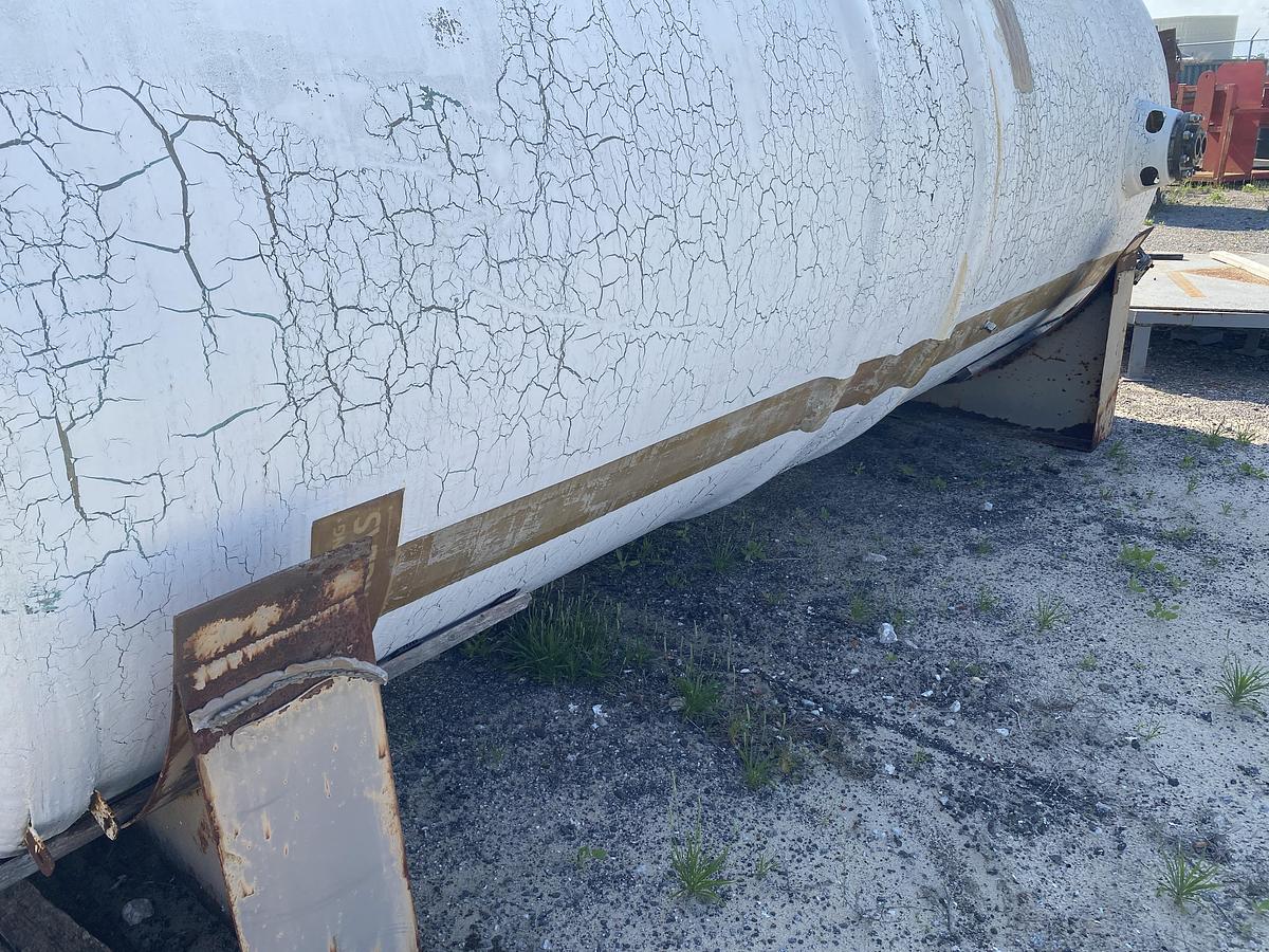 Used Used Owens Corning 5600 gallon fiberglass vertical storage tank