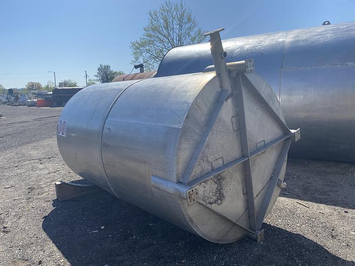 Used Approx 2000 gallon SS vertical mix tank