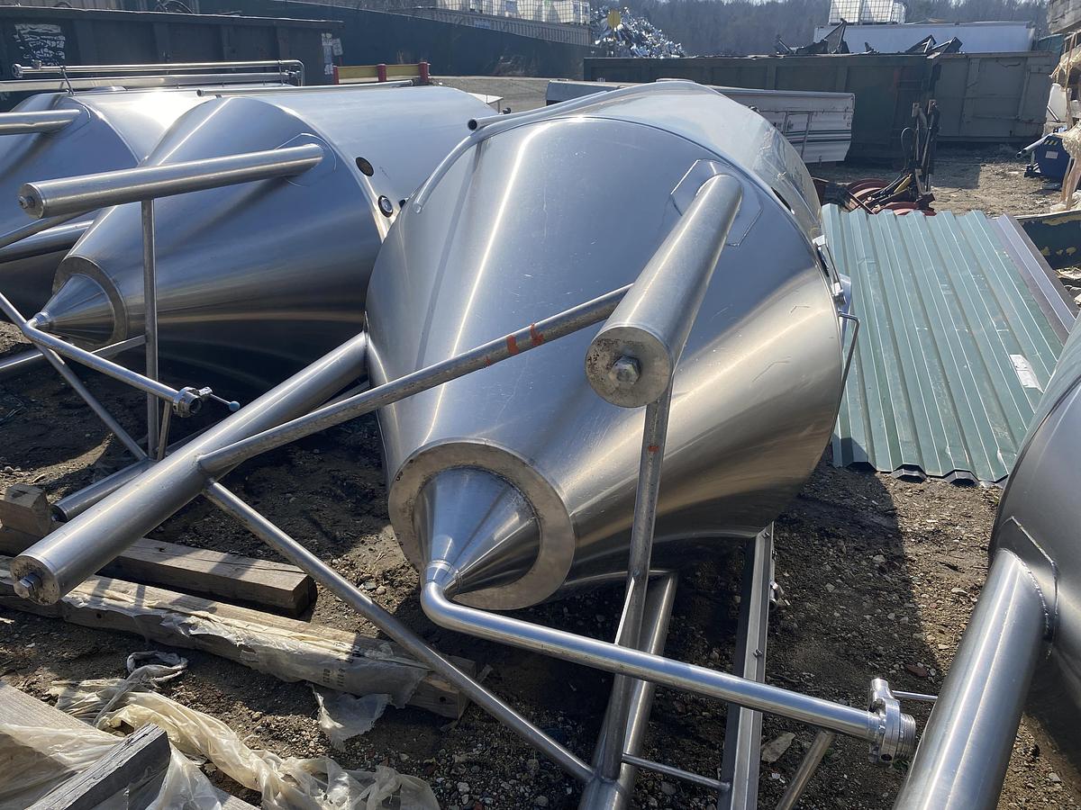 Used Used Deutshe Babcock BTE Gruppe Bdag 2600L/680 gallon 304 stainless steel vertical jacketed tank