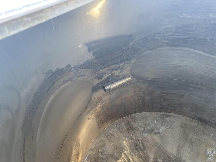 Used Used Gaston County approximately 2800 gallon 304L stainless steel vertical tank