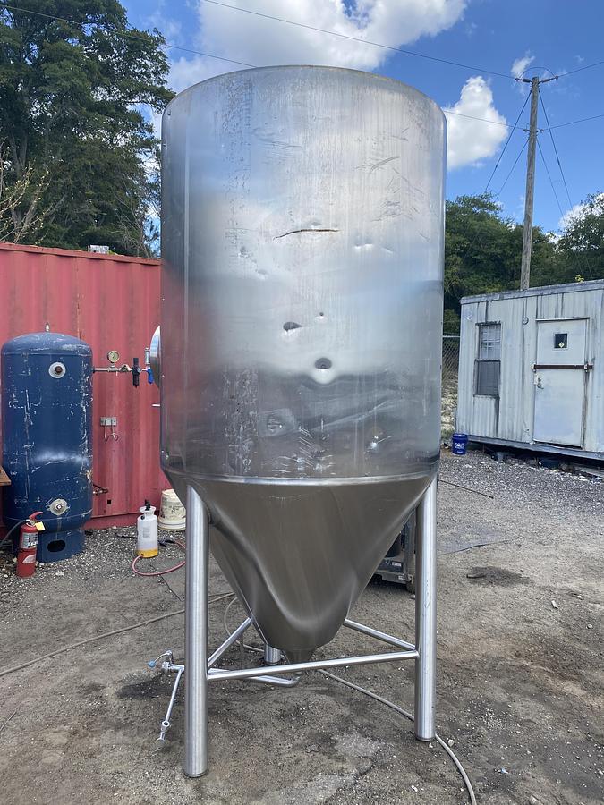 Used Used Deutshe Babcock BTE Gruppe Bdag 2600L/680 gallon 304 stainless steel vertical jacketed tank