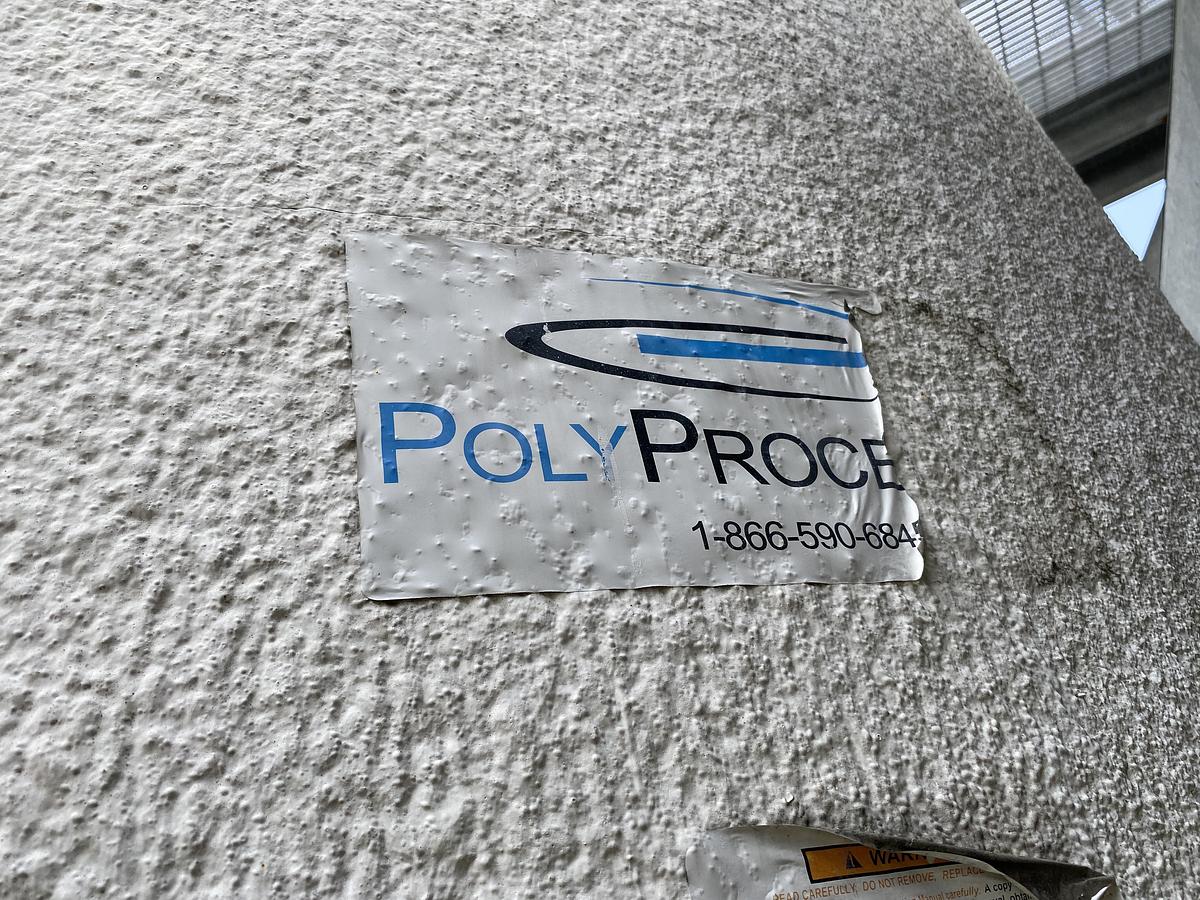 Used Used approximately 5400 gallon Poly Tank