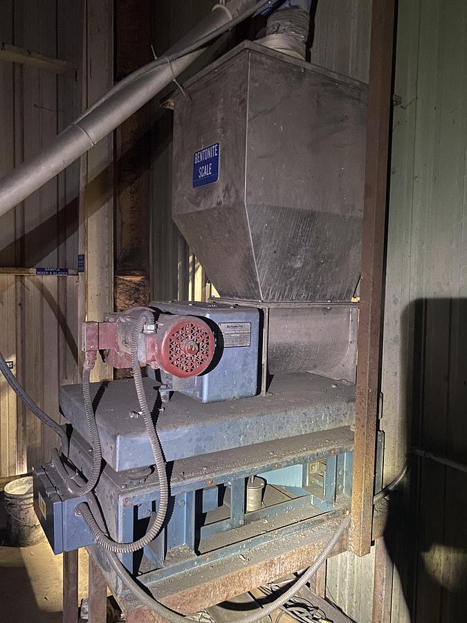 Used Used dry material feeder system