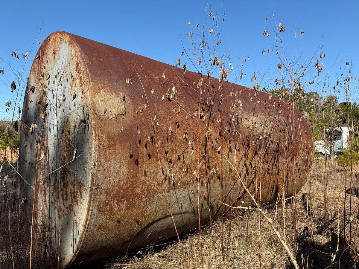 Used Used approximately 10,000 gallon carbon steel horizontal single walled fuel tank