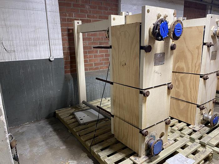 Used Used APV Model R-56 stainless steel plate heat exchanger