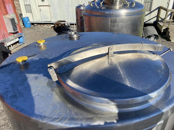 Used Unused BCast Stainless Steel Products approximately 600 gallon 304 stainless steel sanitary vertical tank