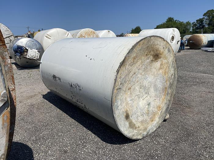 Used Used approximately 1500 gallon vertical stainless steel tank