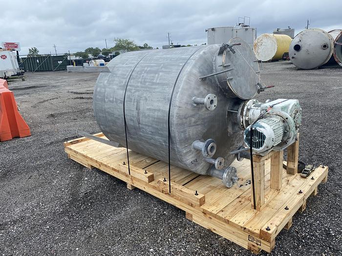 Used Used Circleville Metal Works Inc. approximately 750 gallon 304 stainless steel vertical mix tank