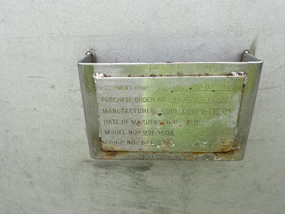 Used Used approximately 500 gallon stainless steel vertical tank