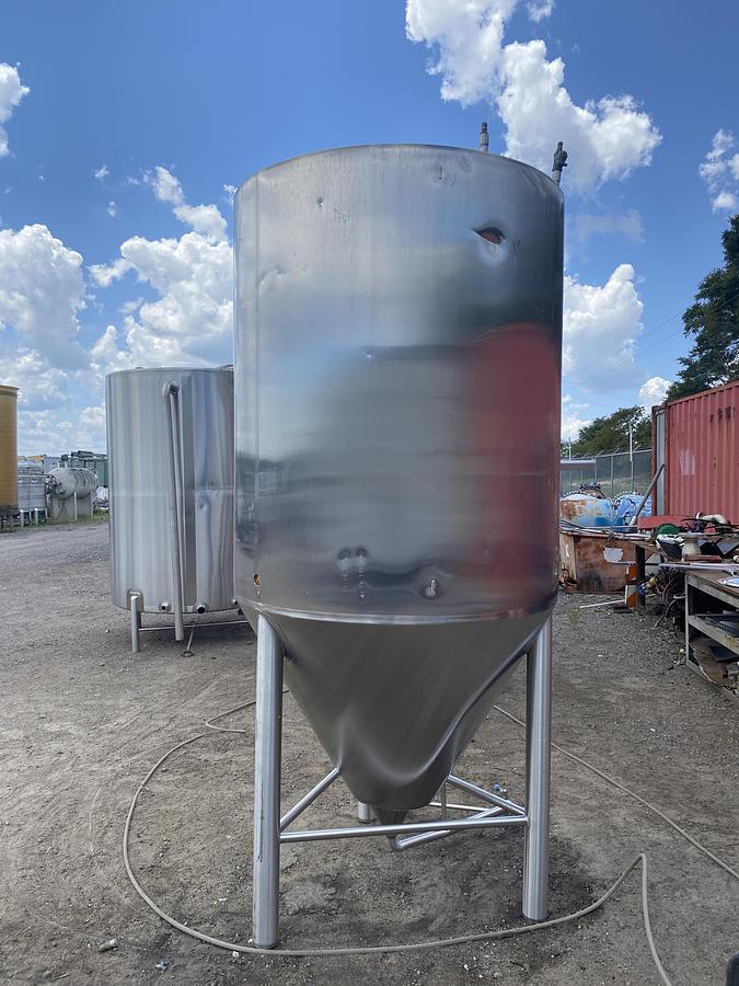 Used Used Deutshe Babcock BTE Gruppe Bdag 2600L/680 gallon 304 stainless steel vertical jacketed tank