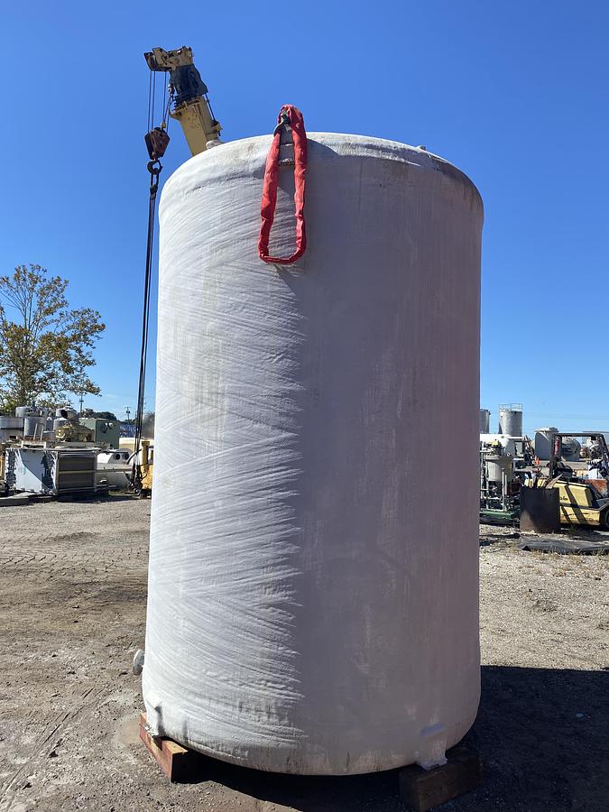 Used Used Southeastern Fiberglass Products 3000 gallon vertical fiberglass tank