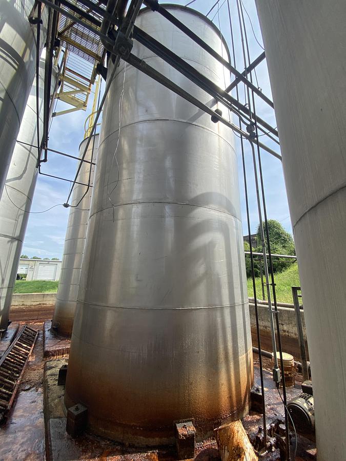 Used Used Industrial Air Inc. approximately 10,000 gallon stainless steel storage tank