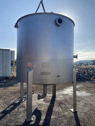 Used Used Gaston County approximately 2800 gallon 304L stainless steel vertical tank