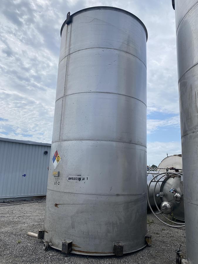 Used Used Industrial Air Inc. approximately 10,000 gallon 304 stainless steel storage tank