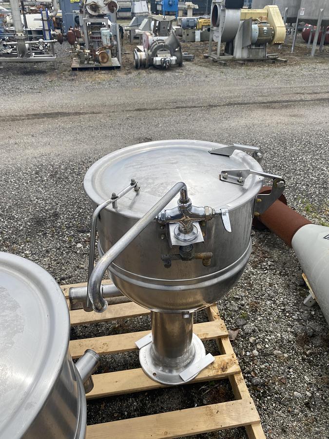 Used Used Groen 20 gallon 316 stainless steel jacketed stationary kettle.