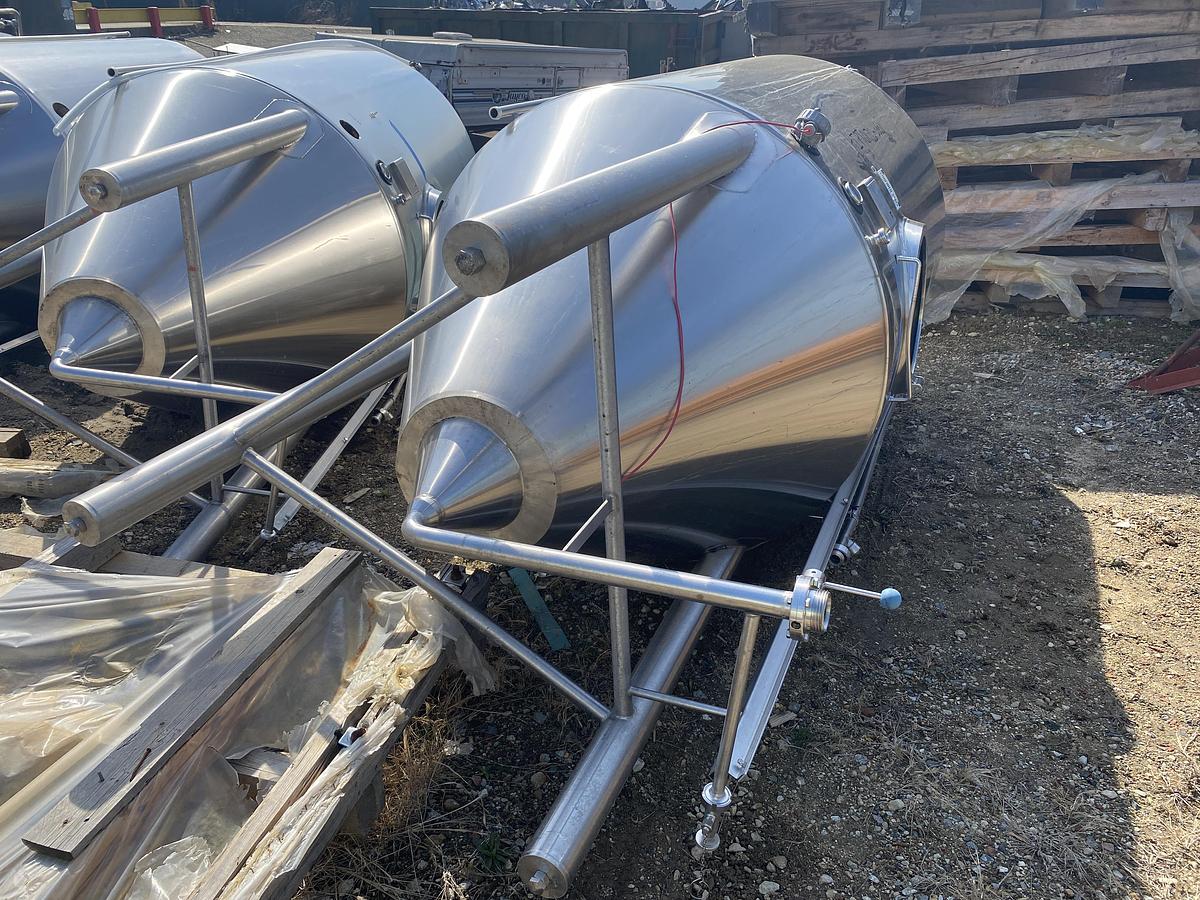 Used Used Deutshe Babcock BTE Gruppe Bdag 2600L/680 gallon 304 stainless steel vertical jacketed tank