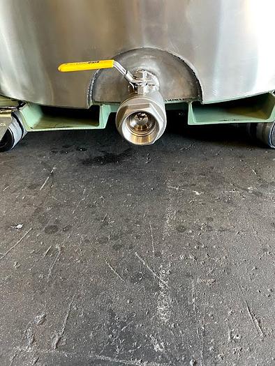 Used Used 315 gallon 304 stainless steel vertical jacketed mix tank