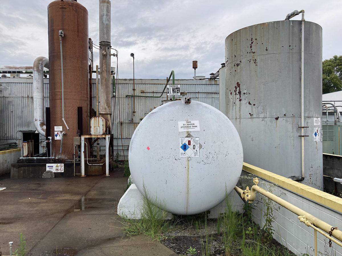 Used Used approximately 12,000 gallon horizontal 1100+ Aluminum storage tank