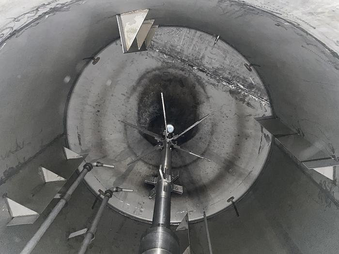 Used Used IPSCO approximately 9300 gallon 304 stainless steel vertical mix tank