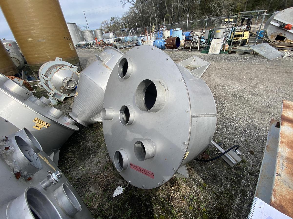 Used Used approximately 40 cu. ft.  stainless steel vertical hopper