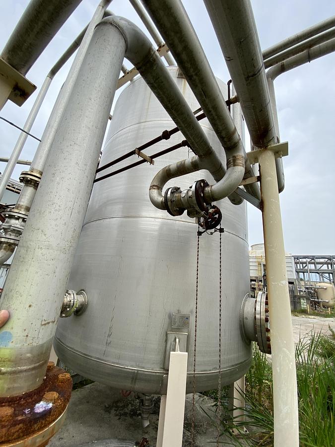 Used Used Advanced Vessel and Alloy approximately 8,800 gallon stainless steel vertical tank