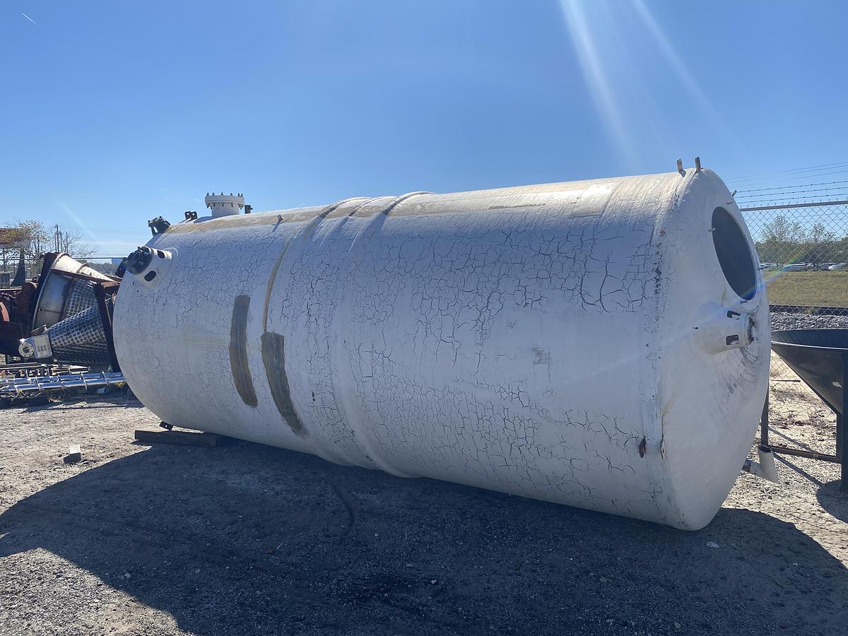 Used Used Owens Corning 5600  gallon fiberglass vertical storage tank