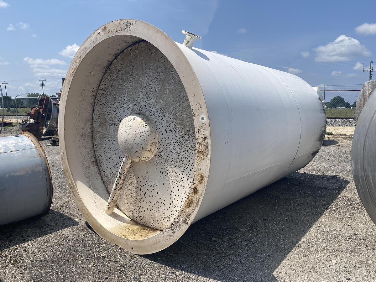 Used Used Highland Tank approximately 5500 gallon vertical carbon steel diesel fuel tank