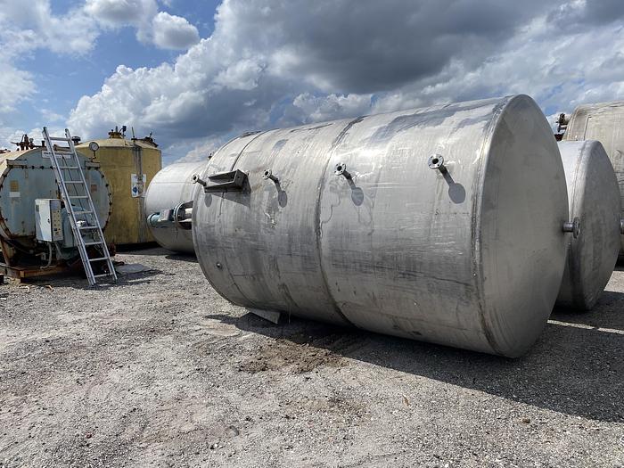 Used Used Lee Metal Products Inc approximately 4000 gallon 304 stainless steel vertical mix tank
