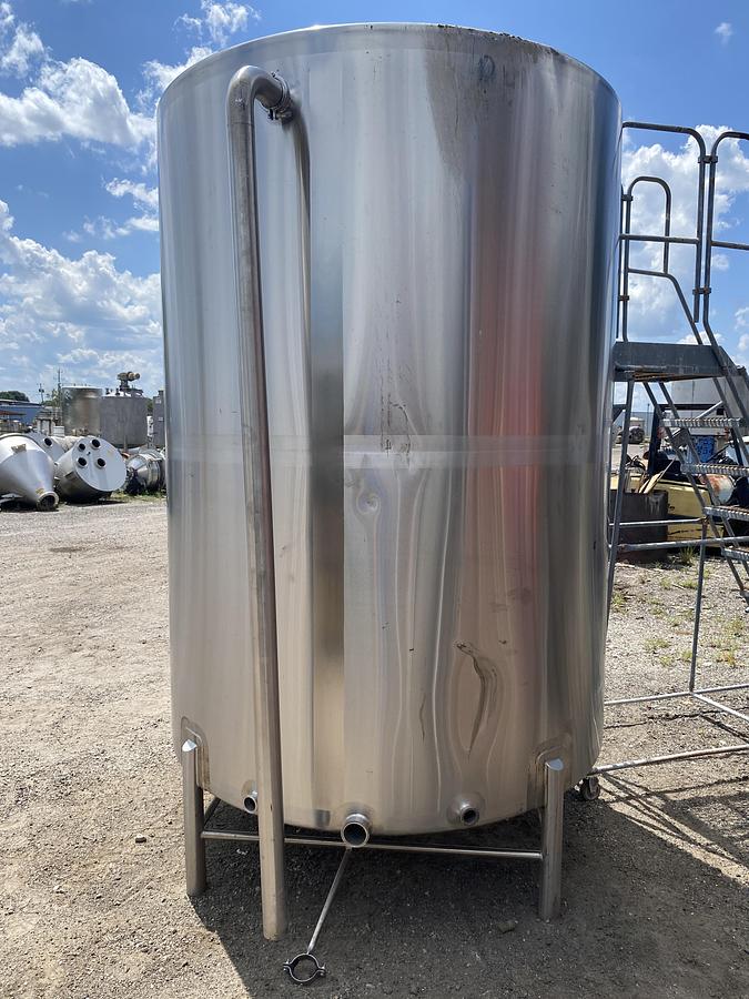 Used Used approximately 1500 gallon stainless steel sanitary storage tank