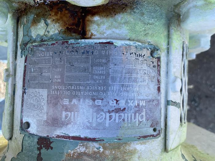 Used Used Circleville Metal Works approximately 750 gallon 304 stainless steel vertical mix tank