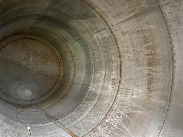 Used Used 10,000 gallon stainless steel vertical tank