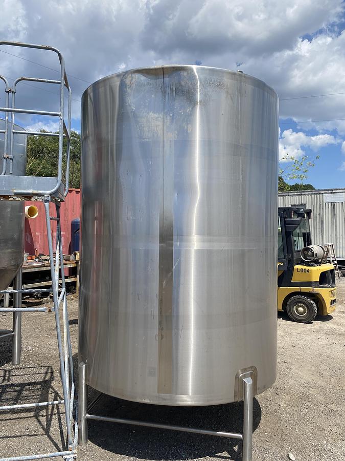Used Used approximately 1500 gallon stainless steel sanitary storage tank