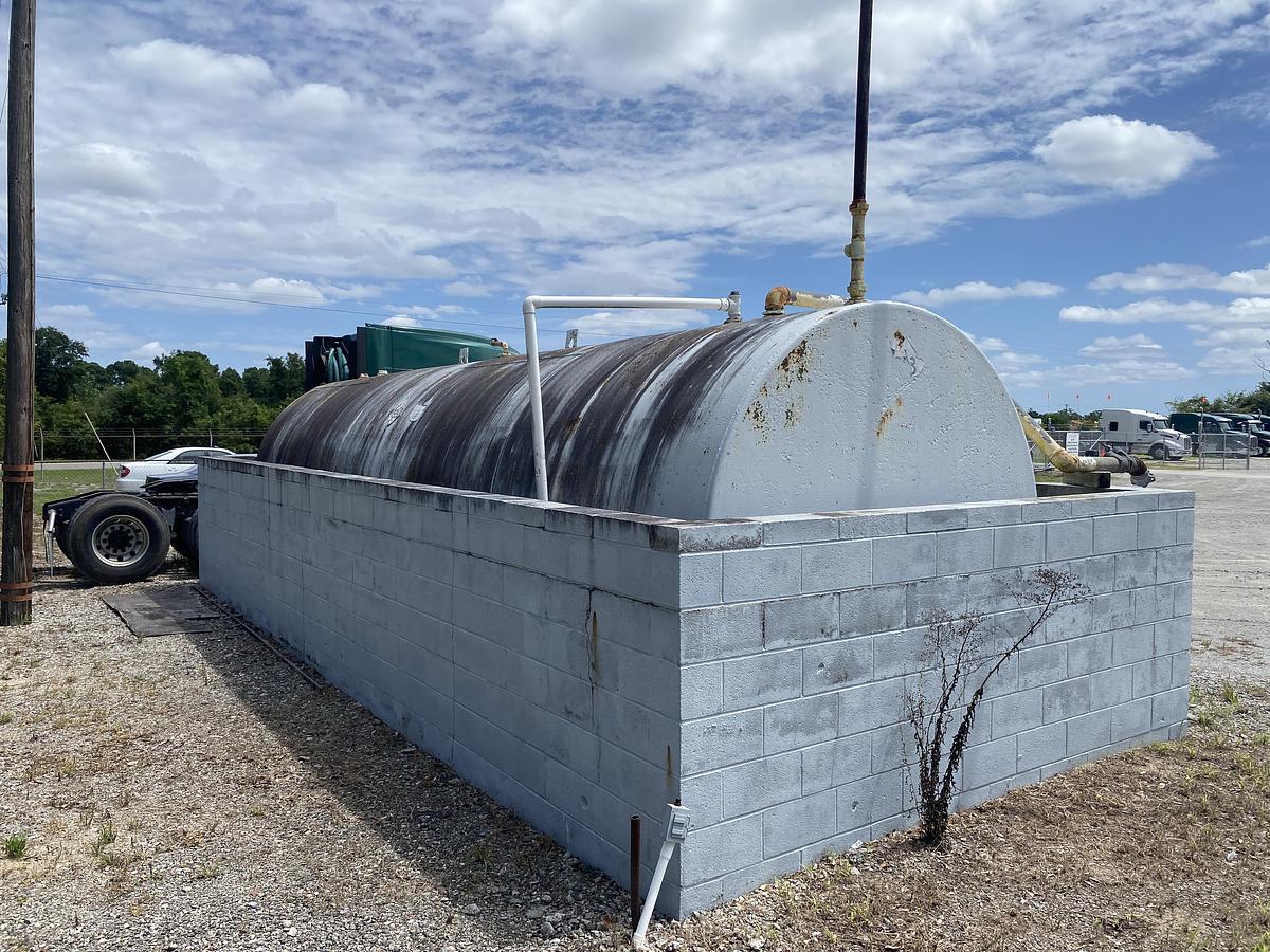 Used Used approximately 10,000 gallon carbon steel single-walled horizontal storage tank.