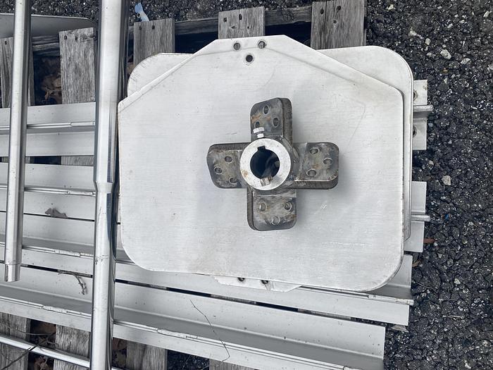 Used 4-blade agitator driven by Lightnin series 10 drive