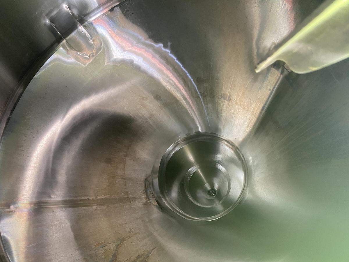 Used Used Deutshe Babcock BTE Gruppe Bdag 2600L/680 gallon 304 stainless steel vertical jacketed tank