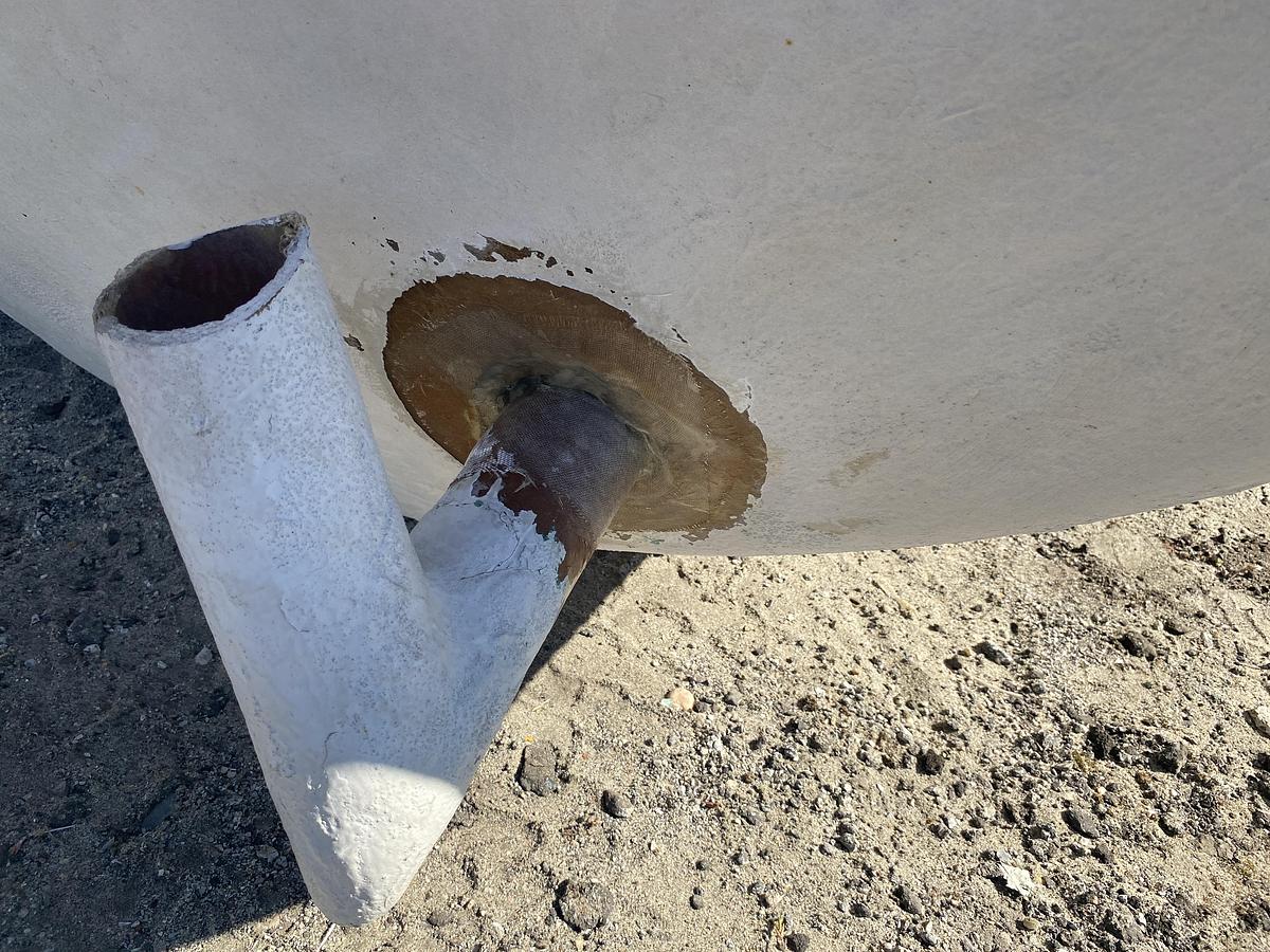 Used Used Owens Corning 5600  gallon fiberglass vertical storage tank