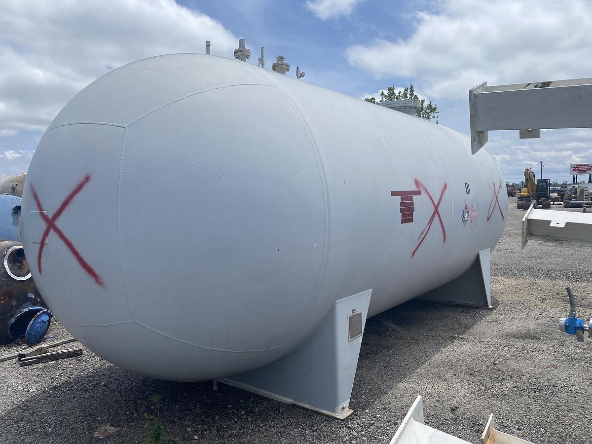 Used Used Horton Pressure Vessel built by Chicago Bridge and Iron Works approximately 12,0000 gallon carbon steel horizontal pressure tank