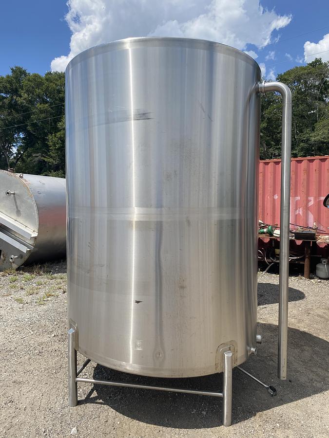 Used Used approximately 1500 gallon stainless steel sanitary storage tank