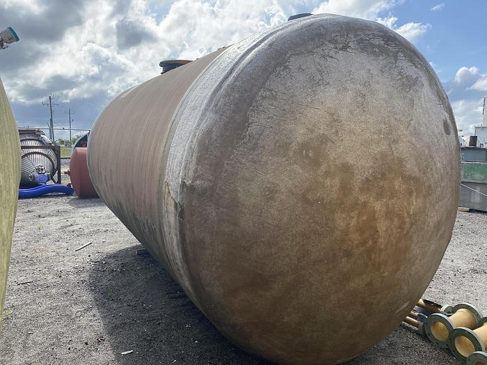 Used Used 5600 gallon FRP Tank