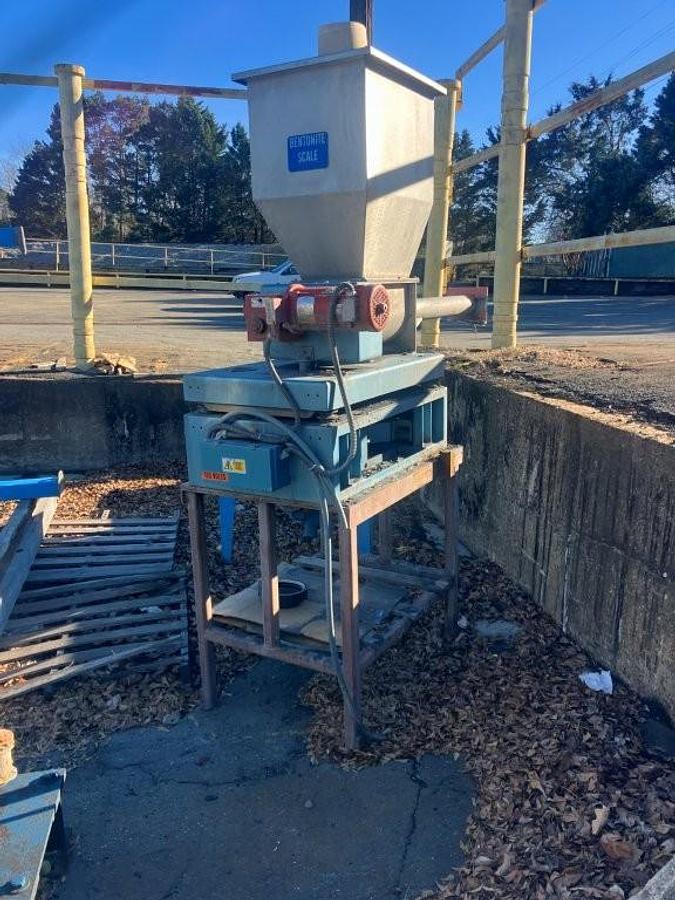 Used Used dry material feeder system