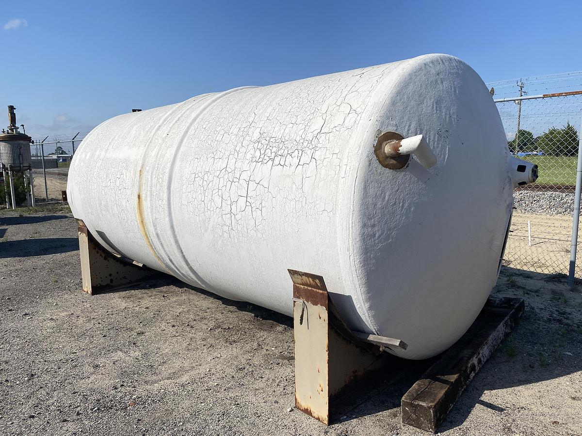 Used Used Owens Corning 5600 gallon fiberglass vertical storage tank